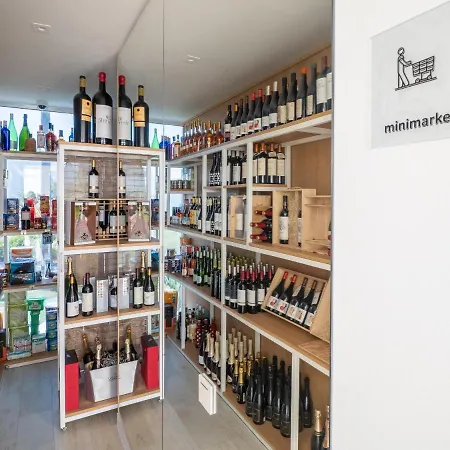 2152-modern With Private Apartment *