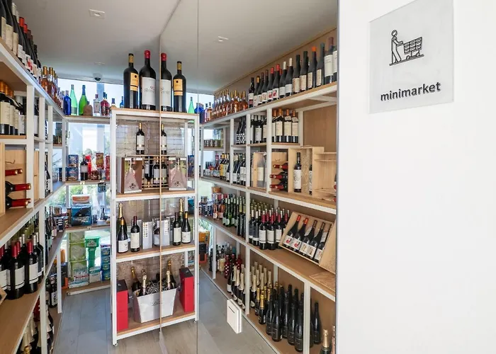 2152-modern With Private Apartment *